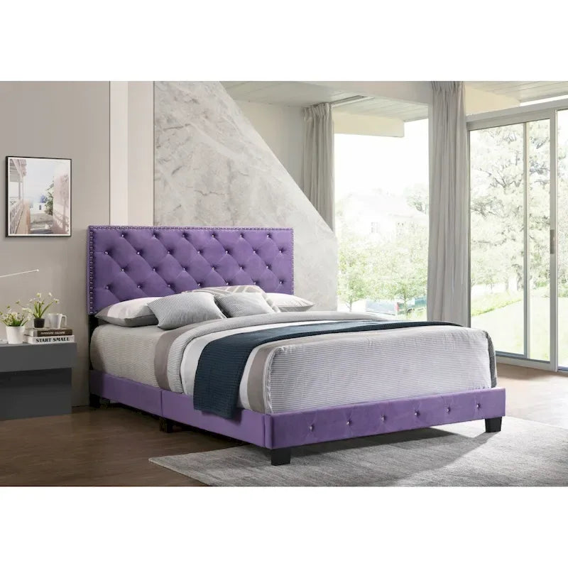 Lit plateforme Queen en velours violet avec garniture cloutée – 1 personne