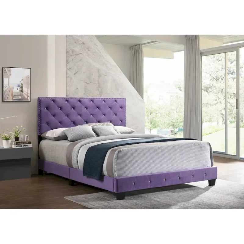 Lit plateforme Queen en velours violet avec garniture cloutée – 1 personne