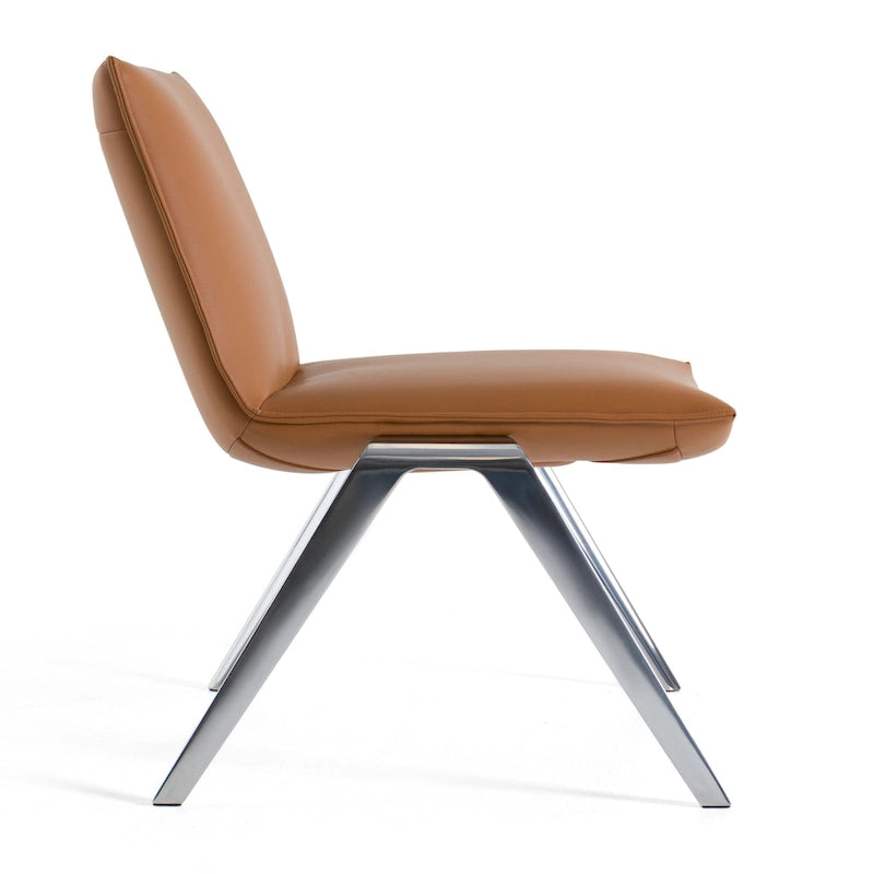 Chaise de bureau moderne latérale en cuir vegan couleur camel avec pieds chromés